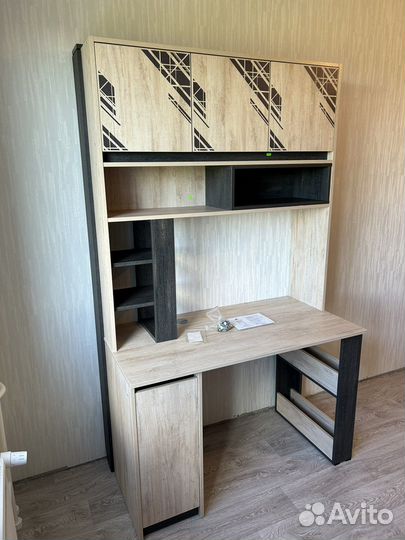 Стол компьютерный новый