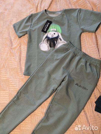 Костюм женский р.44(новый)