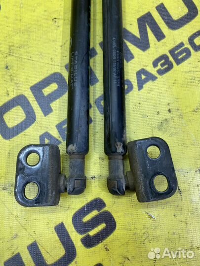 Амортизаторы капота Hyundai Santa Fe 1