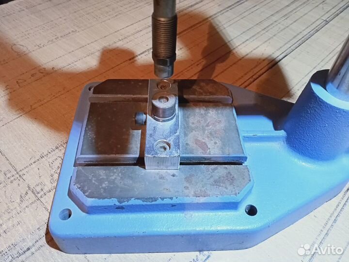 Пресс для установки швейной фурнитуры Mikron Dep-2