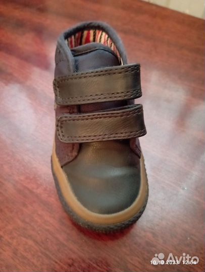 Продам ботинки