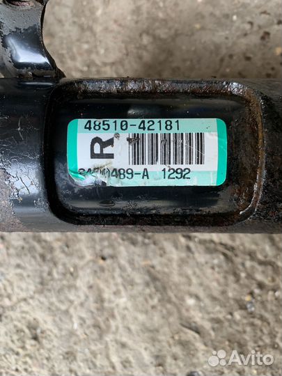 Стойка передняя правая Toyota Rav4