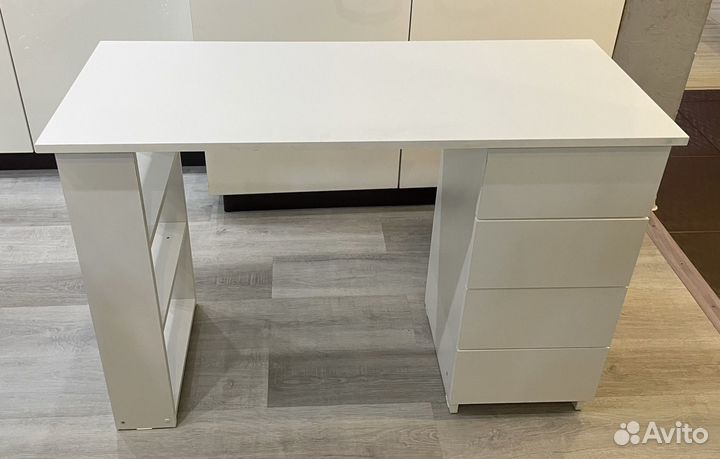 Письменный стол