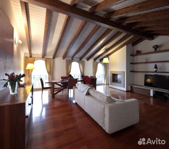 Деревянный потолок из массива дерева