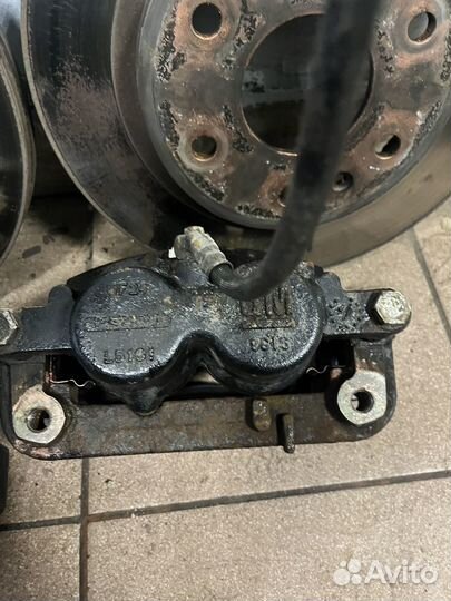 Суппорта тормозные передние Escalade