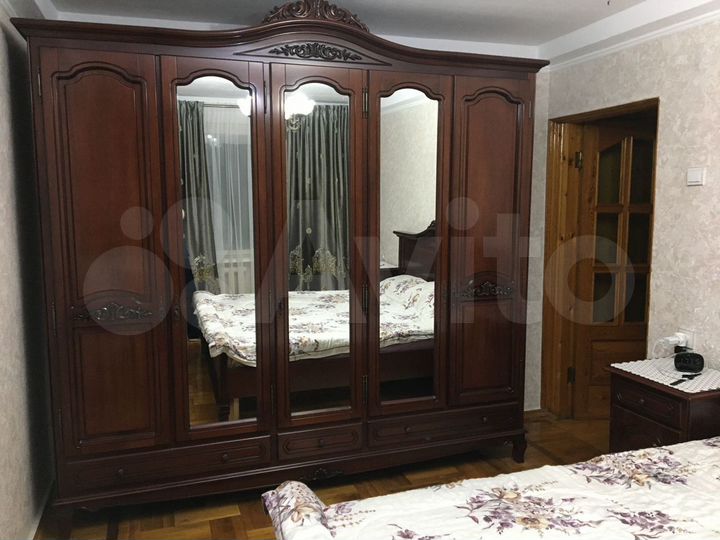 4-к. квартира, 100 м², 2/5 эт.