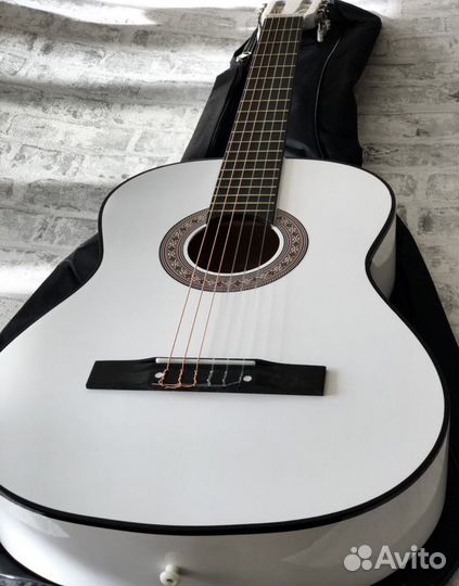 Классическая гитара belucci белая