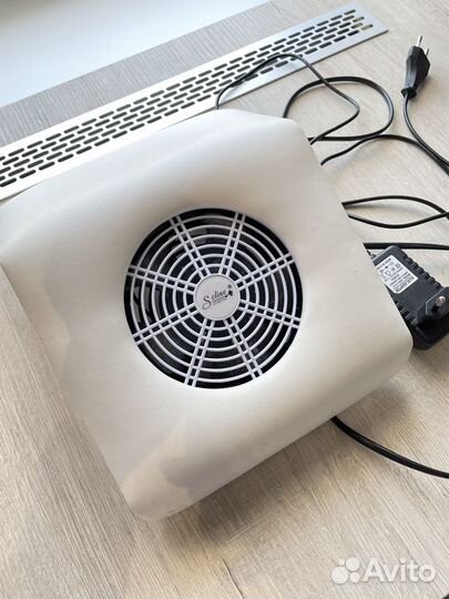 Пылесос (вытяжка) для маникюра