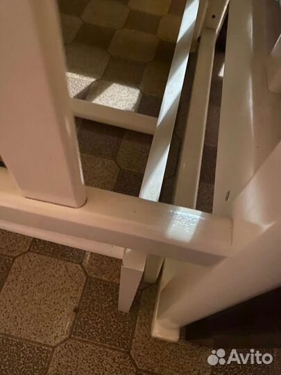 Детская кроватка с маятником