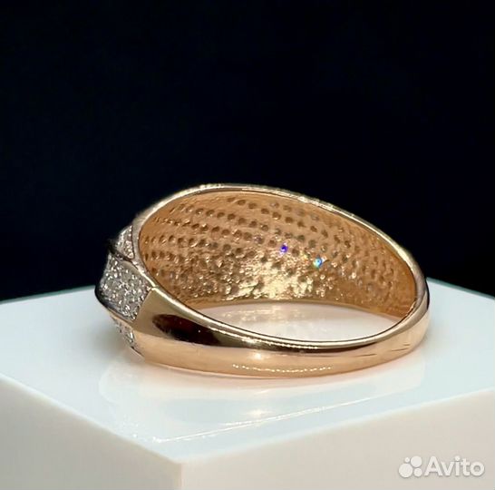 Золотое кольцо с бриллиантами