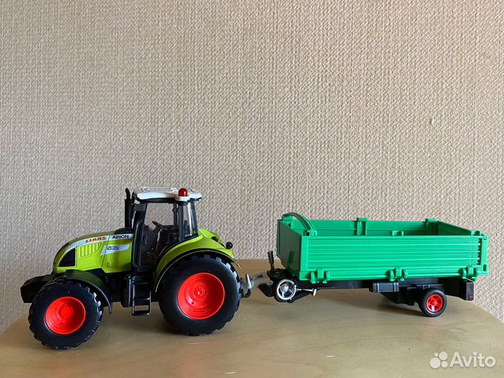 Трактор Arion Mobicaro Claas с прицепом