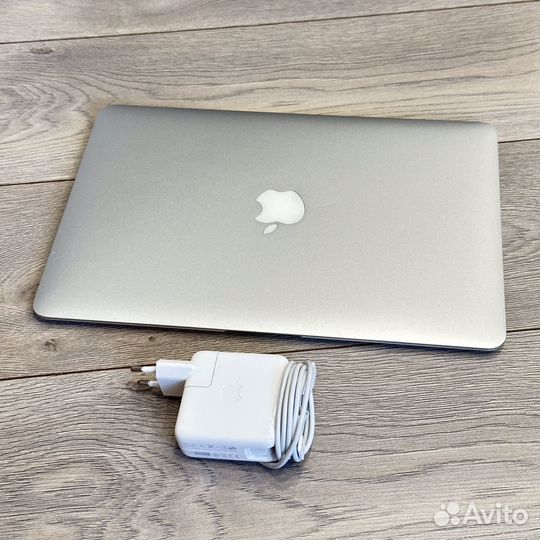 MacBook Air 13-inch (Mid 2012) i5 / 4gb / 128 SSD