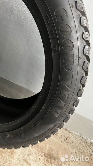 Goodyear UltraGrip Ice Arctic SUV 255/50 R19 107T
