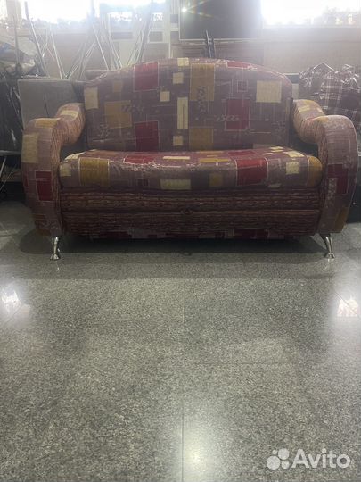 Диван раскладной 140 см бу