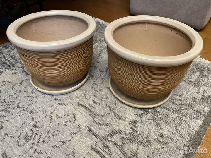 Глиняный горшок для цветов