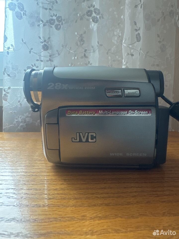 Видеокамера кассетная JVC GR-D720