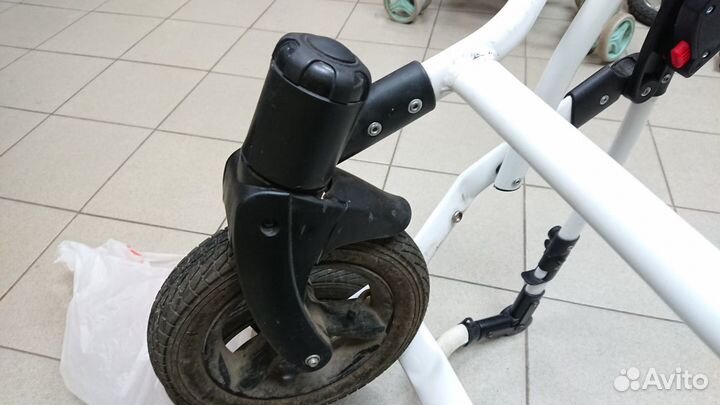 Ремонт переднего поворотного колеса коляски