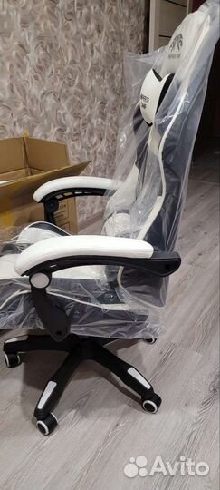 Компьютерное кресло белое