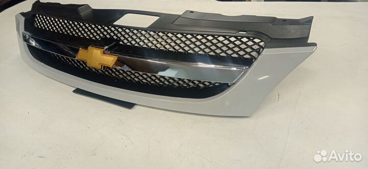 Решётка радиатора Lacetti хэтчбек с эмблемой