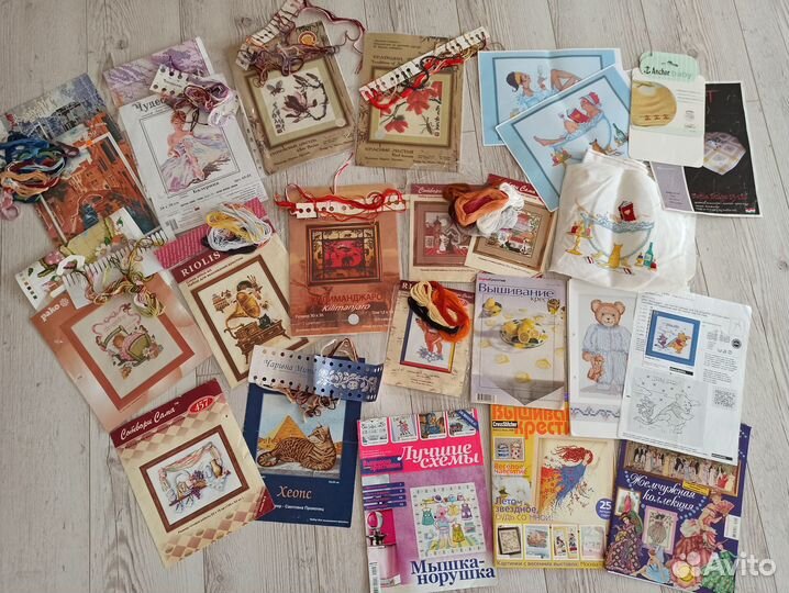 Остатки наборов вышивки крестом, журналы пакетом