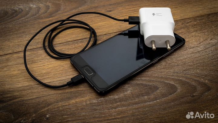 Зарядное устройство для смартфонов, новое