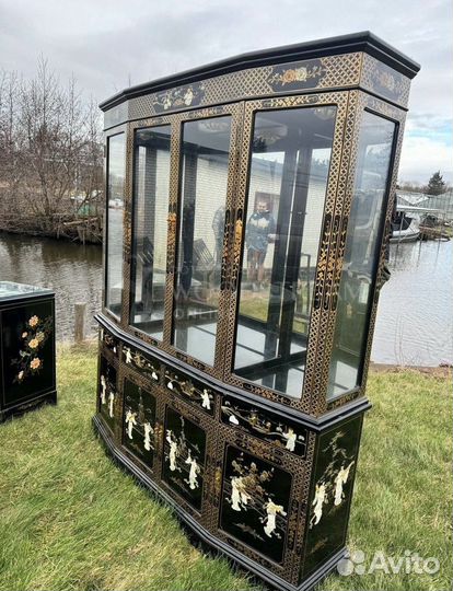 Витрина. Шкаф. Шинуазри. Винтажная мебель