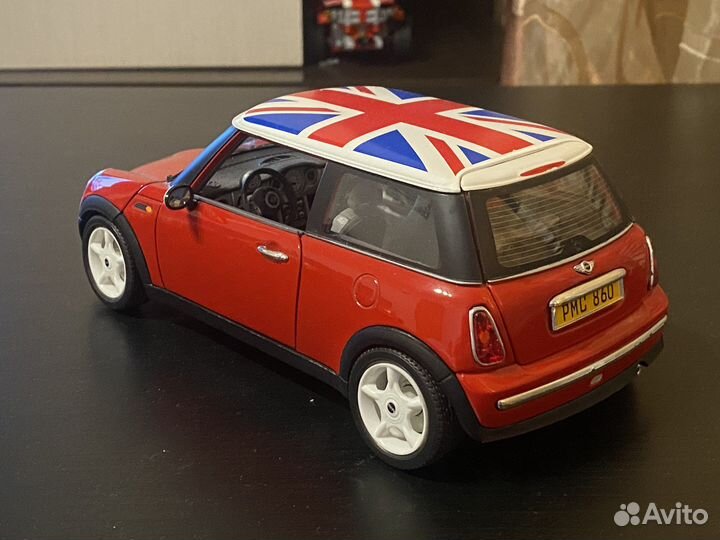 Модель Mini cooper Burago 1/18