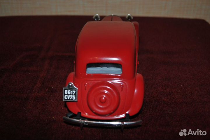 Машинка коллекционная 124 Citroen 15 CV TA (1938)