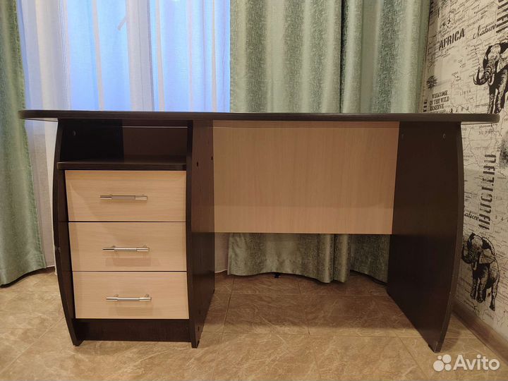 Стол письменный