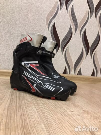 Ботинки лыжные