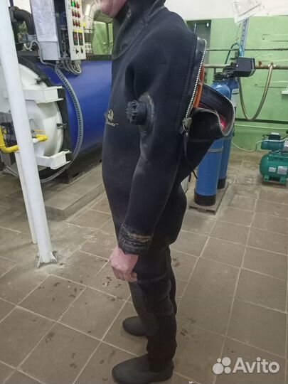 Сухой гидрокостюм