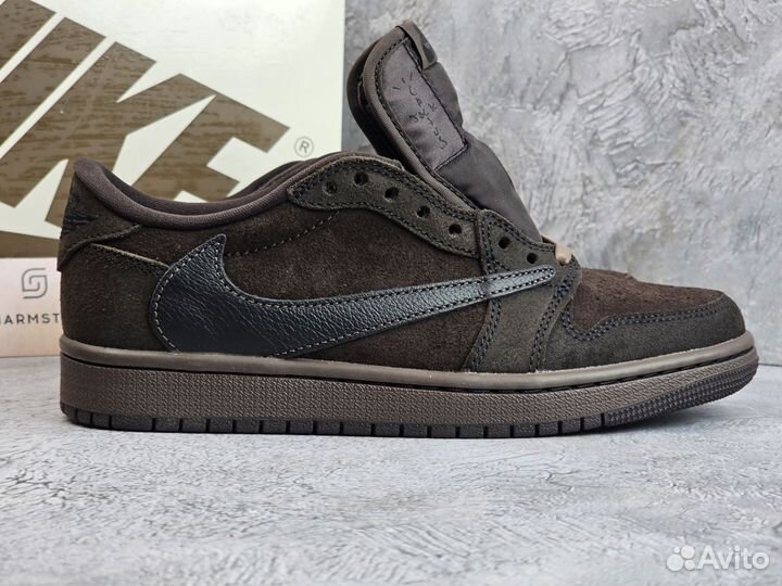 Travis Scott x Air Jordan 1 low velvet brown