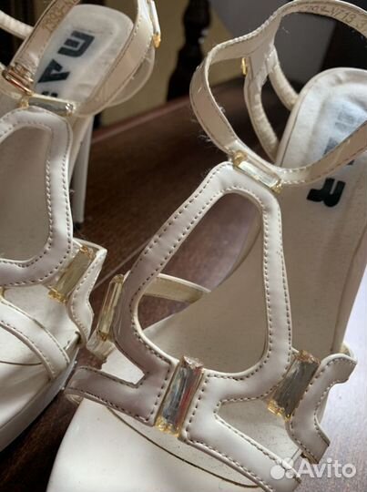 Белые летние босоножки на шпильках 37 размер