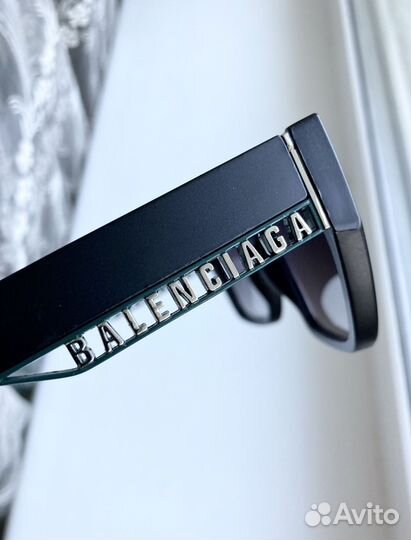 Очки Balenciaga матовые солнцезащитные женские