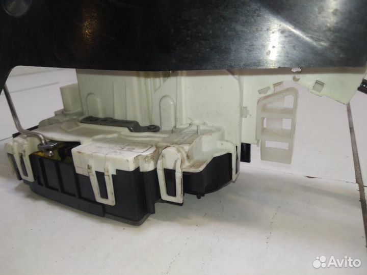 Замок двери передней правой Mercedes-Benz E-Class