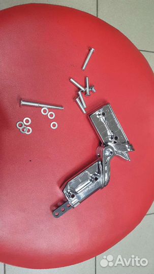 Механизм складывания детской коляски с заклепками