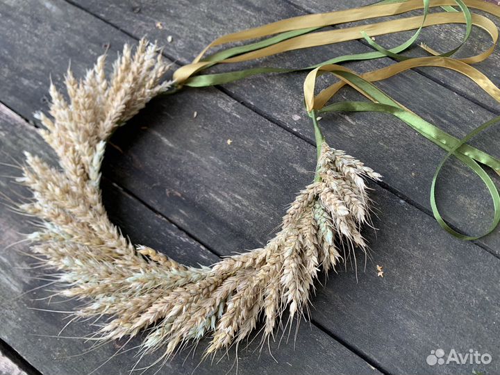 Венок на голову из колосьев пшеницы