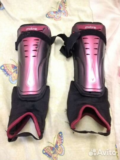 Щитки футбольные