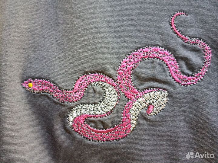 Машинная вышивка шевронов, на одежде