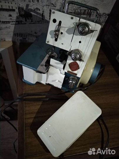 Оверлок трехниточный китай