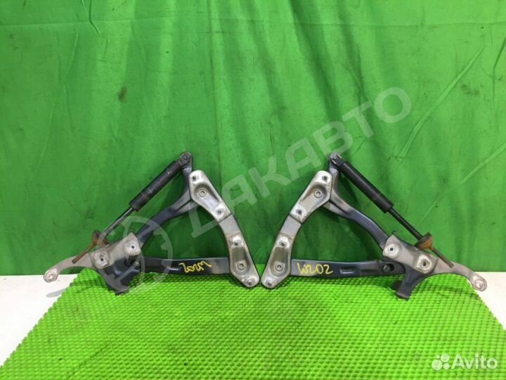 Петля капота Mercedes-Benz C W202