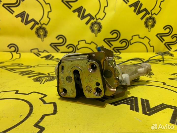 Замок двери задний правый Nissan Primera TP12