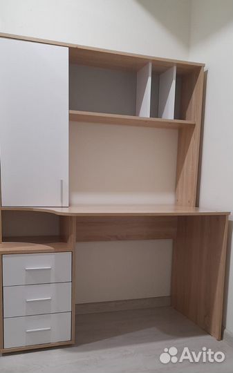 Письменный стол