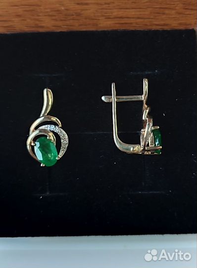 Золотые серьги с изумрудами мюз