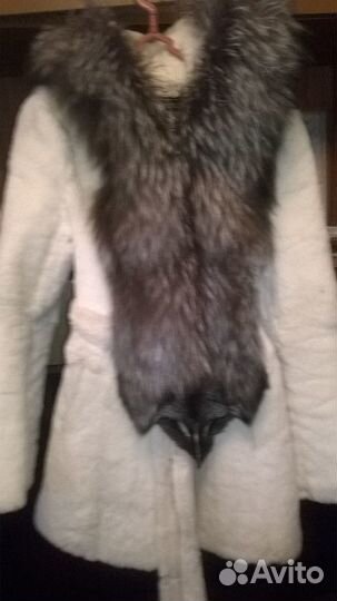 Полушубок белый с капюшоном чернобурки