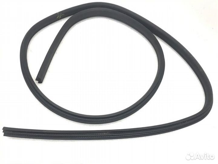 Уплотнительная резинка боковой двери задняя левая