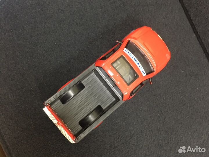 Машинка металлическая