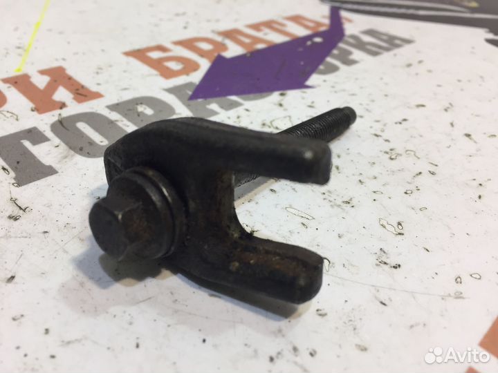 Рено Трафик Кронштейн топливной форсунки