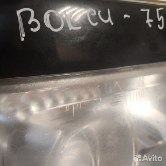 Фара правая Toyota Voxy ZRR75W 3ZR 2011