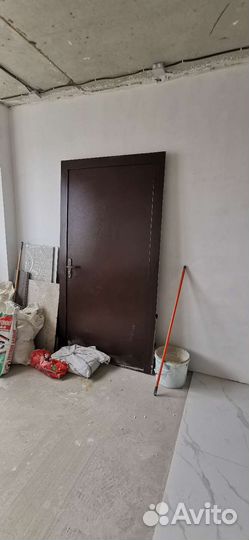 Дверь входная металлическая от застройщика